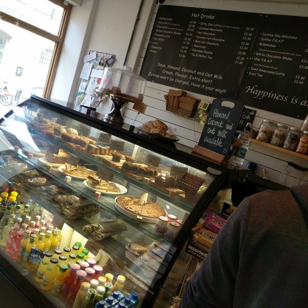 3/29/2018 tarihinde Dan H.ziyaretçi tarafından Cinnamon Coffee Shop'de çekilen fotoğraf