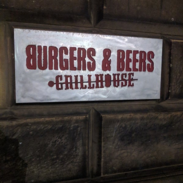 Foto tirada no(a) Burgers and Beers Grillhouse por Dan H. em 10/21/2017