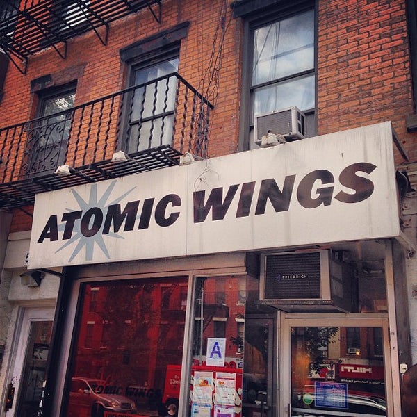 Das Foto wurde bei Atomic Wings von Matt K. am 7/26/2013 aufgenommen