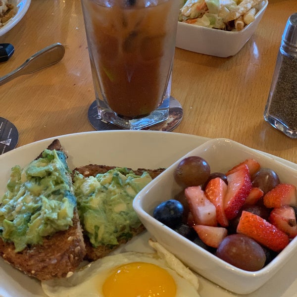 Photo taken at BJ&#39;s Restaurant &amp; Brewhouse by Karin H. on 11/30/2019