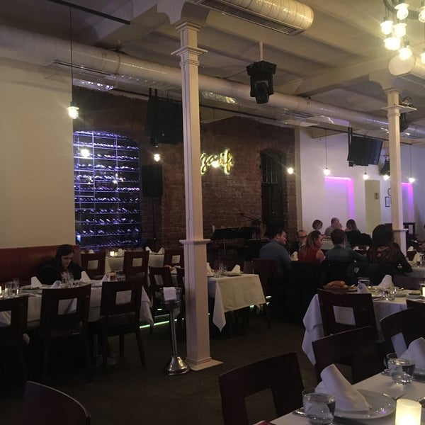 Foto tirada no(a) Zarifi Restaurant por Kemal H. em 2/9/2018