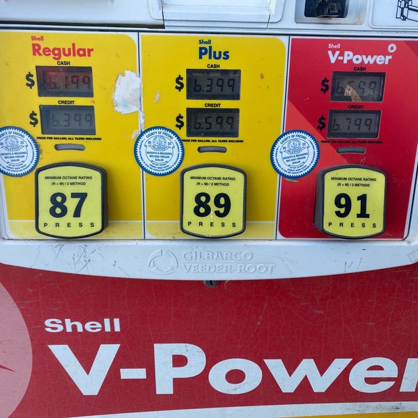 Shell Fuel Station in Coalinga