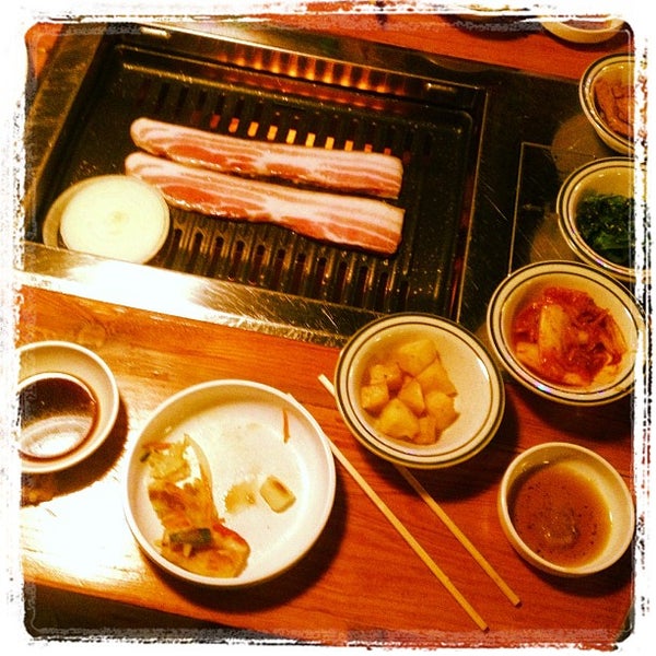 2/23/2013 tarihinde Lily S.ziyaretçi tarafından Beewon Korean Cuisine'de çekilen fotoğraf
