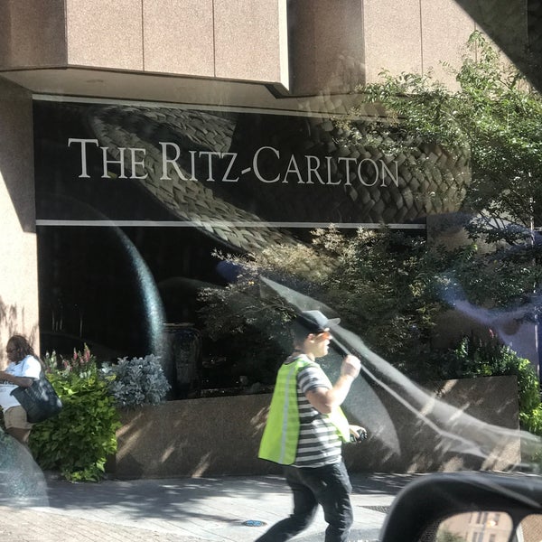 Снимок сделан в The Ritz-Carlton, Atlanta пользователем Logan S. 10/1/2017