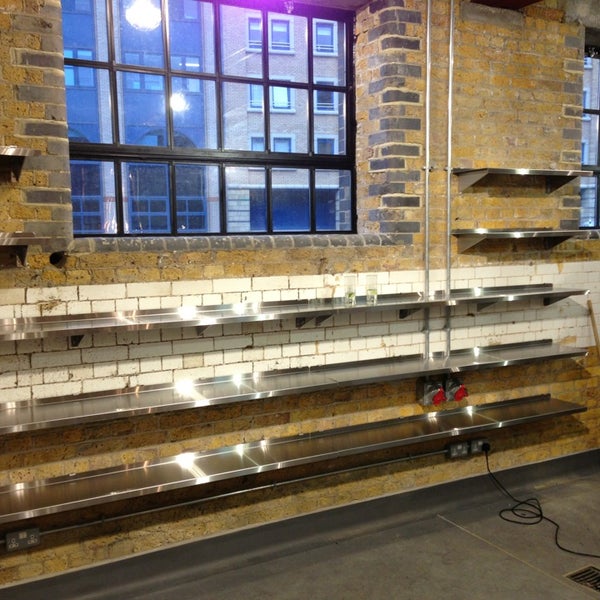 3/10/2013にDarren R.がThe London Distillery Companyで撮った写真
