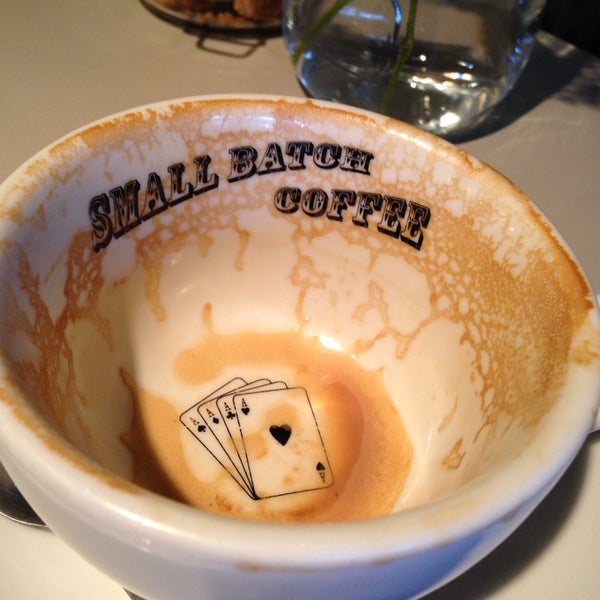 Foto tirada no(a) Small Batch Coffee Company por Darren R. em 1/2/2014