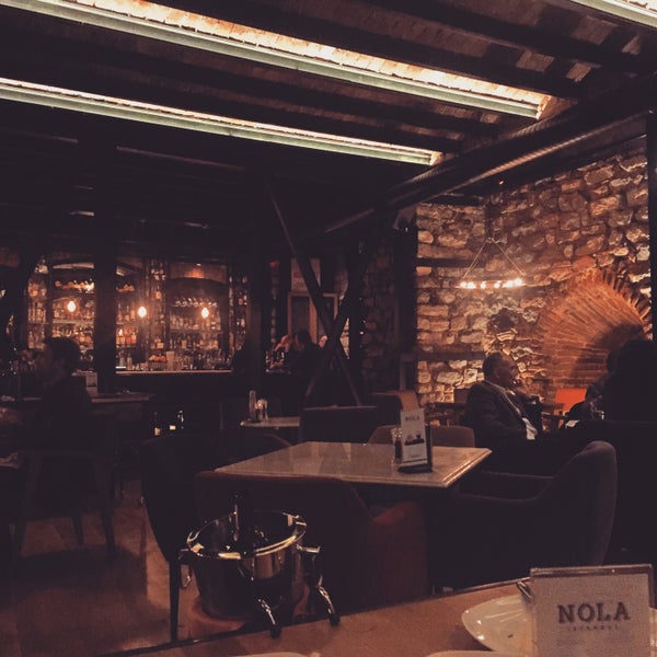 2/28/2016 tarihinde Ezgi Cerenziyaretçi tarafından Nola Restaurant Istanbul'de çekilen fotoğraf