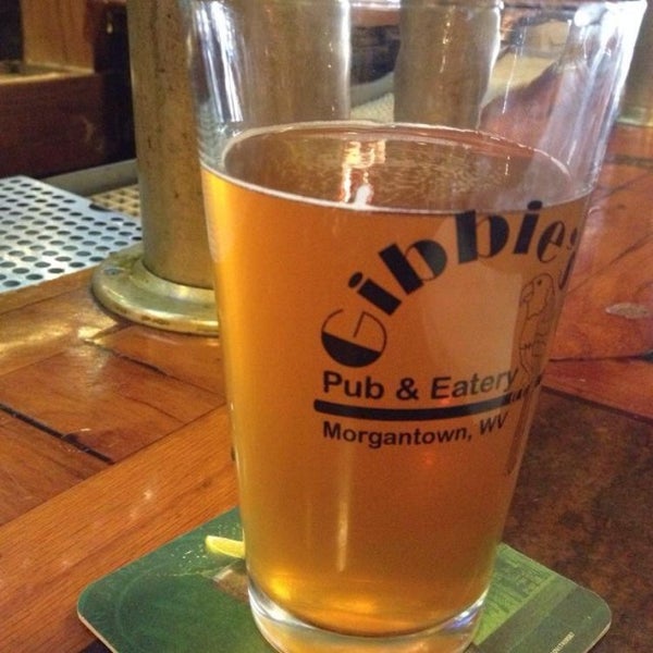 Foto tirada no(a) Gibbie&#39;s Pub &amp; Eatery por Zach S. em 8/7/2014