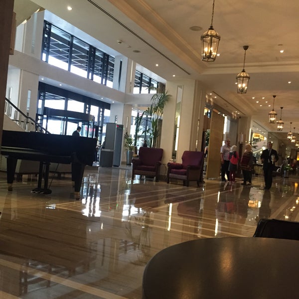 Das Foto wurde bei Martı Istanbul Hotel von Ünal H. am 9/14/2015 aufgenommen