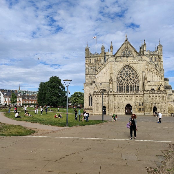 รูปภาพถ่ายที่ Exeter Cathedral โดย Gabor M. เมื่อ 6/2/2022