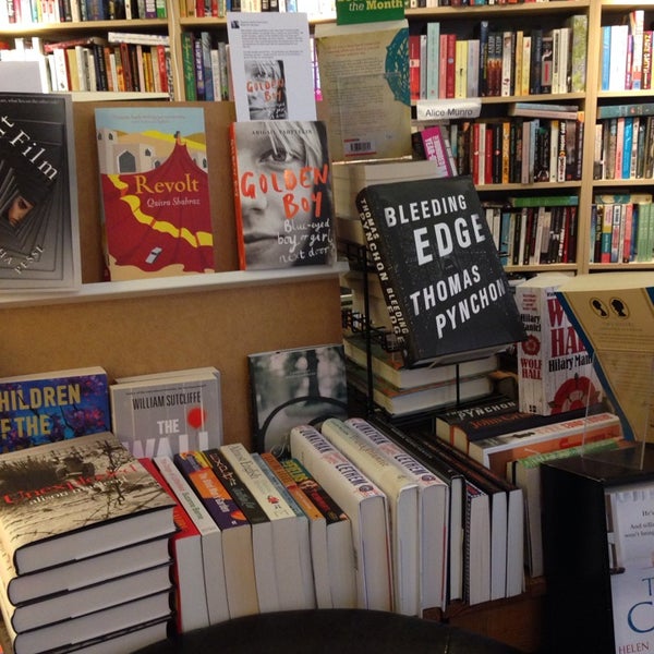 รูปภาพถ่ายที่ The English Bookshop โดย Zeynep Ç. เมื่อ 1/11/2014
