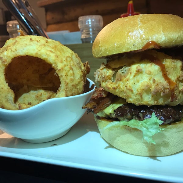 Photo taken at Burger House by Jefferson S. on 3/31/2019