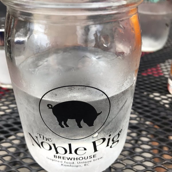Foto tomada en The Noble Pig Brewhouse &amp; Restaurant  por Debbie C. el 6/11/2019