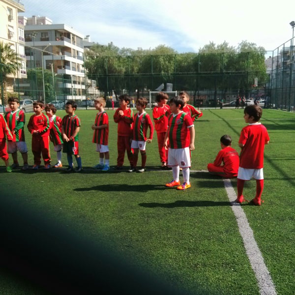 gode cengiz parki hali saha karsiyaka izmir