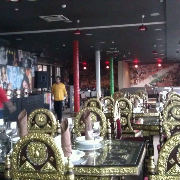 2/14/2014 tarihinde Сергей Д.ziyaretçi tarafından Kumar&#39;s Restaurant &amp; Lounge Bar'de çekilen fotoğraf
