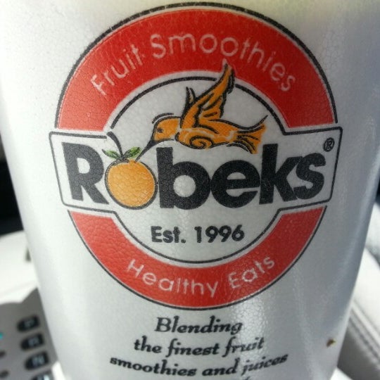 Foto tirada no(a) Robeks Fresh Juices &amp; Smoothies por Harrison P. em 9/23/2012