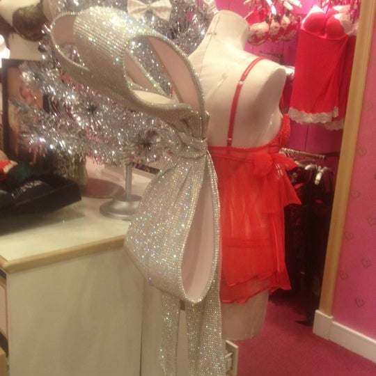 Victoria's Secret PINK Meadowood Mall Reno, NV