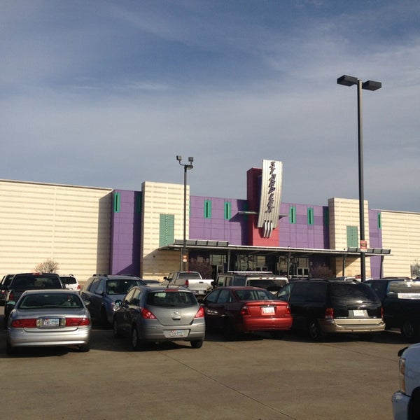 Starplex Cinemas Irving 10 (Artık Kapalı) 4205 W Pioneer Dr