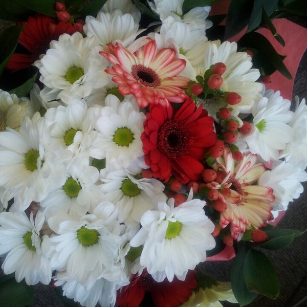 цветочная база на улице люблинская. территория «люблино». цветочный магазин рядом. магазины sveti. парк кузьминки 2022.