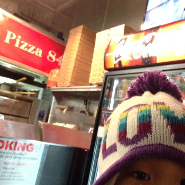 Das Foto wurde bei Primo Pizza 84 von MaryAnn M. am 1/2/2014 aufgenommen