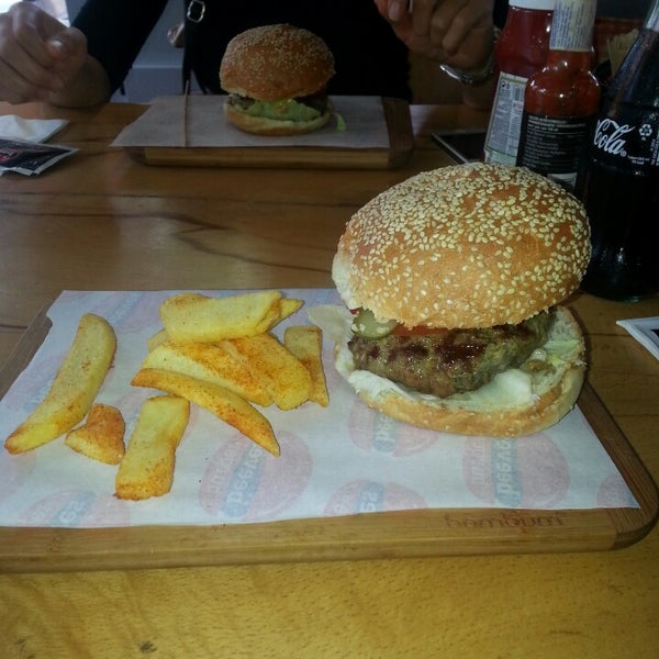 รูปภาพถ่ายที่ Beeves Burger โดย ! Yeşim 1. เมื่อ 5/23/2014