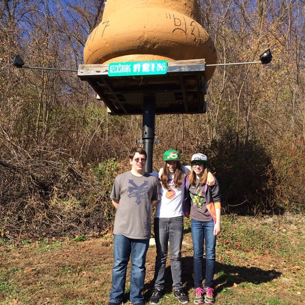 Снимок сделан в Kecksburg UFO Statue пользователем Dee K. 11/16/2013.