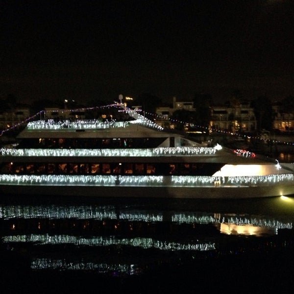 Das Foto wurde bei Yacht StarShip Dining Cruises von Anthony S. am 12/19/2013 aufgenommen