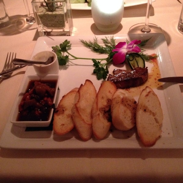 1/19/2014 tarihinde Anthony S.ziyaretçi tarafından Restaurant BT'de çekilen fotoğraf