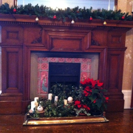 12/18/2012にLeigh F.がCoed-Y-Mwstwr Hotelで撮った写真
