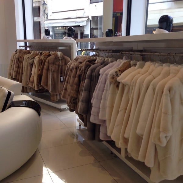 Шуба манзари милк вельвет автоледи. Fur boutique. Шубы в хабаровске. Fur boutique. Fur boutique.