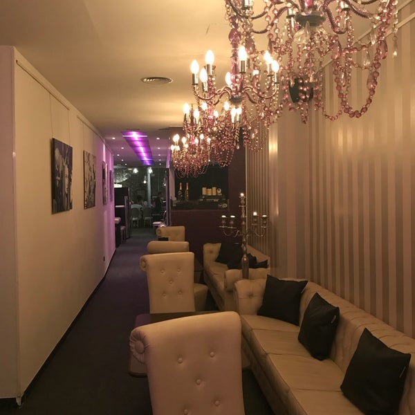 Foto scattata a Accés Restaurant Lounge da Julia C. il 8/16/2018