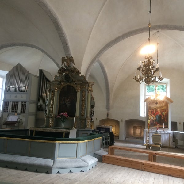 Photo taken at Rootsi-Mihkli kirik by Aleksandr T. on 6/4/2016