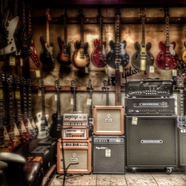 Photo taken at Gibson Shop by Джон К. on 1/16/2014