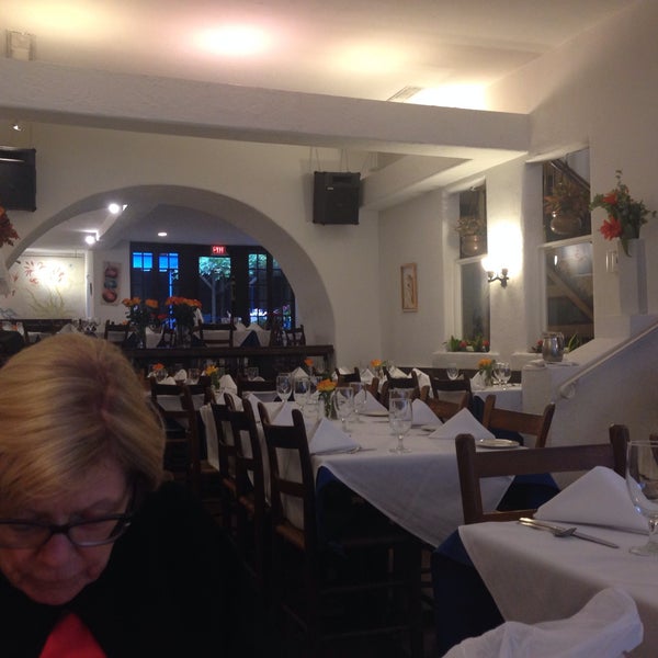 11/18/2015 tarihinde Mils R.ziyaretçi tarafından Taverna Cretekou'de çekilen fotoğraf