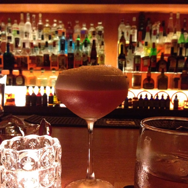 Foto diambil di Yuan Oyster &amp; Cocktail Lounge oleh Shawn B. pada 9/5/2015