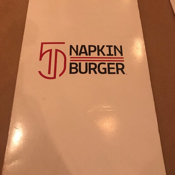 รูปภาพถ่ายที่ 5 Napkin Burger โดย Michelle A. เมื่อ 5/28/2017