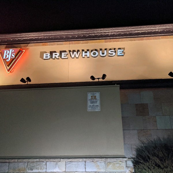 Foto scattata a BJ&#39;s Restaurant &amp; Brewhouse da Bridget il 1/16/2021