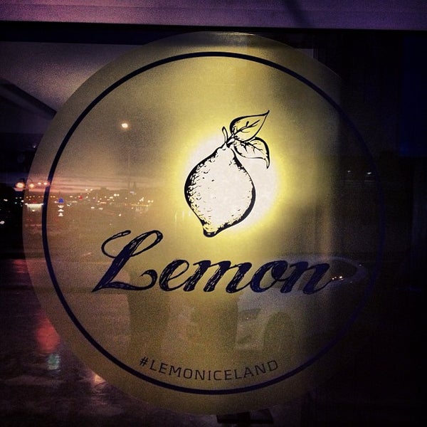 Photo taken at Lemon by Davíð Már B. on 3/14/2013