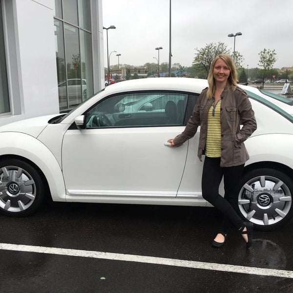 Luther Brookdale Volkswagen Car Dealership in Brooklyn Park
