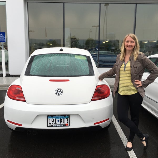 Luther Brookdale Volkswagen Car Dealership in Brooklyn Park