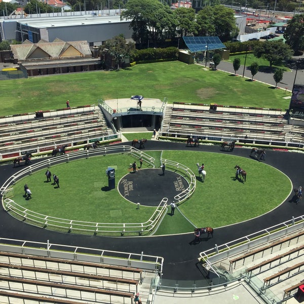 Площадь спортивной школы