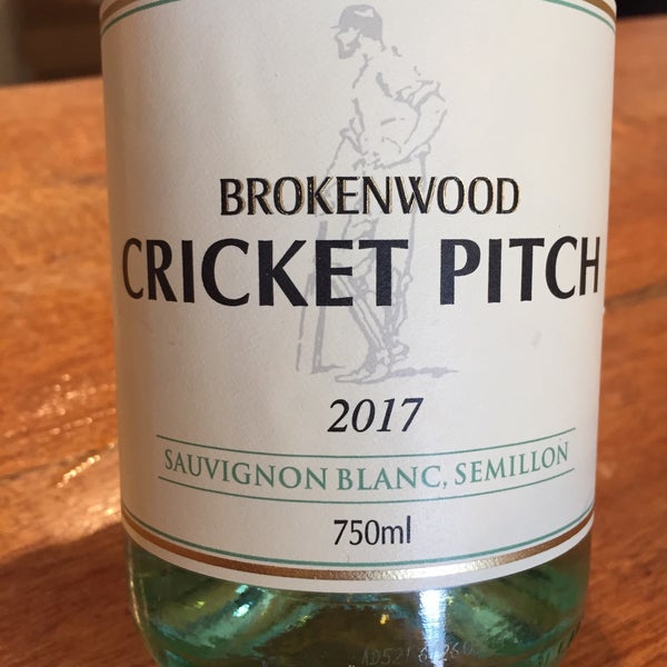 Photo taken at Brokenwood Wines by Ricardo V. on 12/25/2017