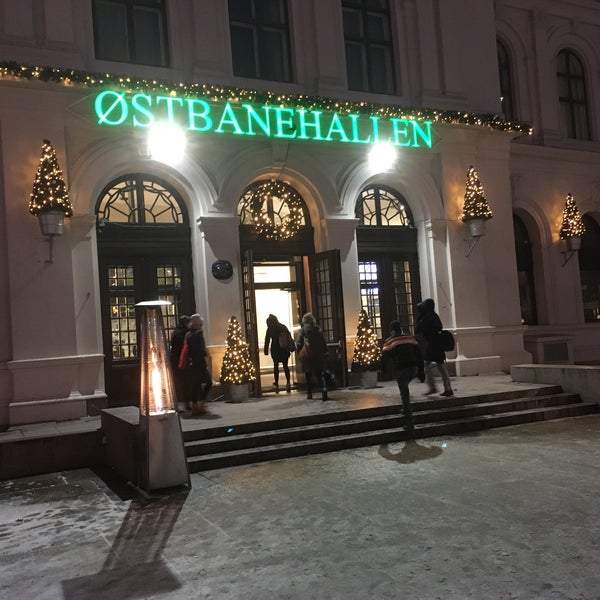 Foto diambil di Østbanehallen oleh Morten Werner F. pada 11/28/2017
