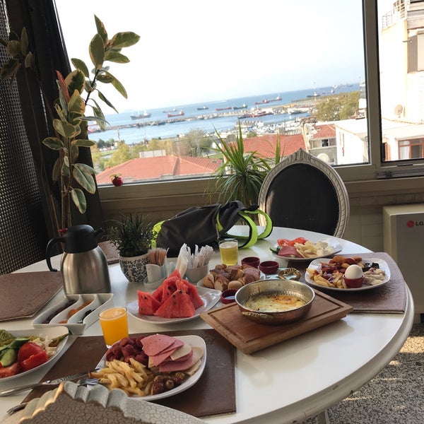 8/25/2018에 Kadir Can님이 Marmaray Hotel에서 찍은 사진
