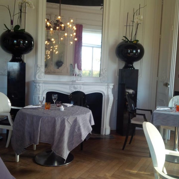 รูปภาพถ่ายที่ Domaine de Brandois Hôtel โดย Julien P. เมื่อ 11/23/2013