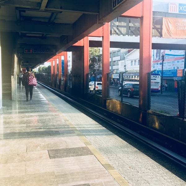 Fotos en Metro Xola Estación de metro en Benito Juárez