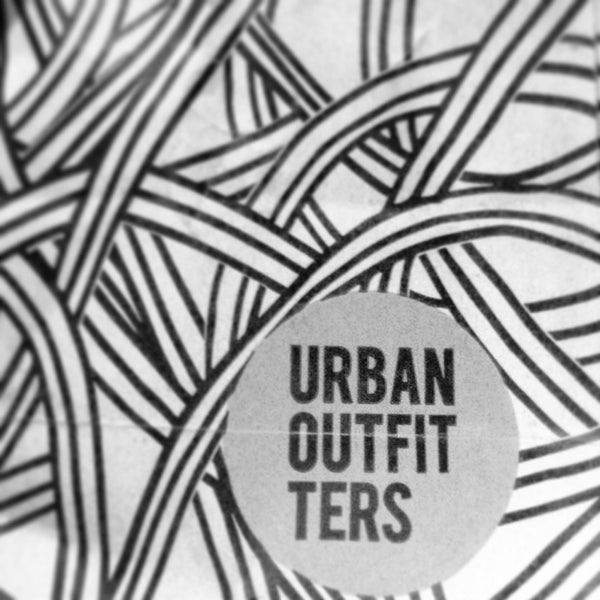 รูปภาพถ่ายที่ Urban Outfitters โดย Alice I. เมื่อ 2/27/2014