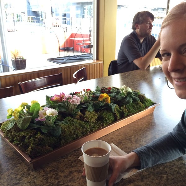 Foto tomada en Fleur De Lis Bakery &amp; Cafe  por Ben L. el 2/1/2014