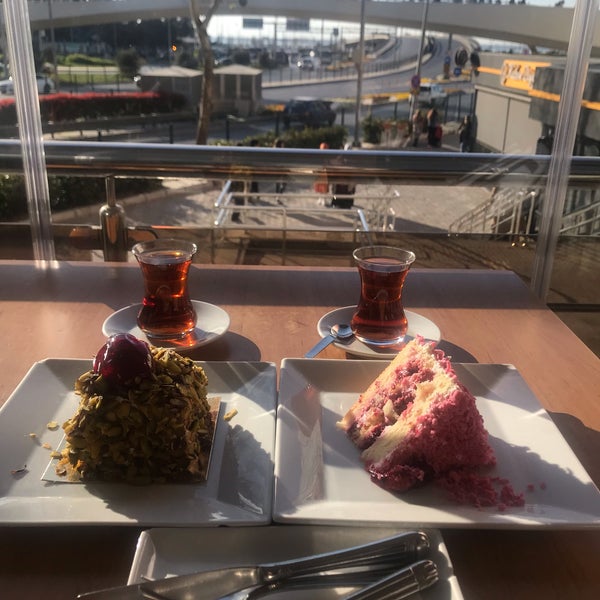 Foto tirada no(a) Efes Cafe &amp; Patisserie por SeçiL Ç. em 3/10/2019
