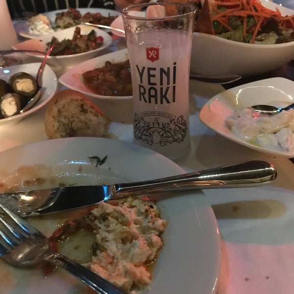 Foto tomada en Neyzen Restaurant  por Esra Ç. el 3/24/2018